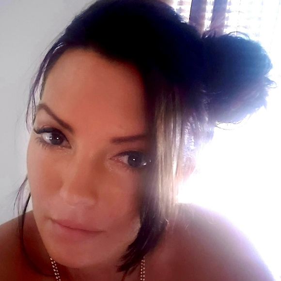 Meet your Posher, Erica - Picture 2 of 3